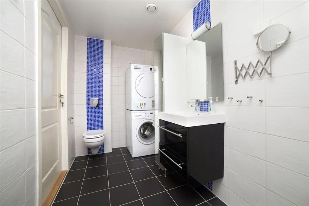 Spacious Waterfront Apartment With Free Parking - Upgraded 2024 스타방에르 외부 사진